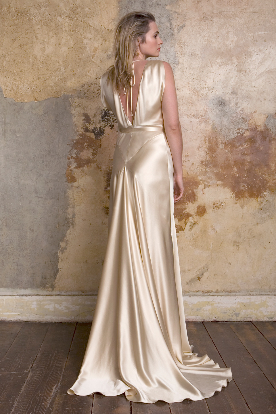 Romantic Vintage Wedding Dresses from Sally Lacock : Chic 