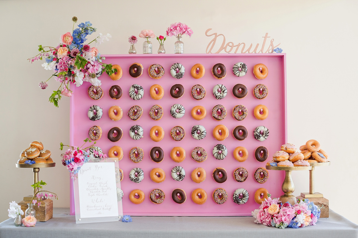 Donut Wall, Donut Wand, Donut Bar, Donuts für die Hochzeit - Kalm Kitchen's Donut Wall, Liquid Nitrogen Ice cream Bar and other Creative Catering Ideas (Get Inspired Styled Shoots Supplier Spotlight )