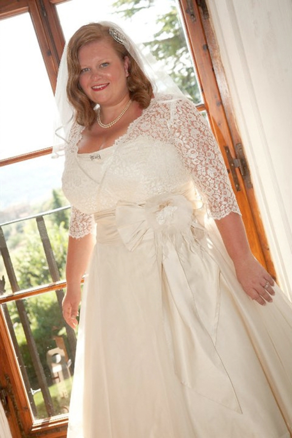 Plus-Size Wedding Dresses Guide For Brides Who Are Blessed With Curves!