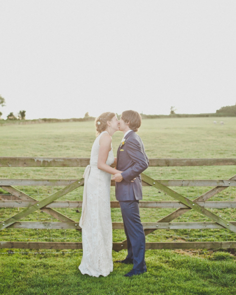 Meadow Flowers and Origami Stars – A Charming, Rustic Barn Wedding in Somerset