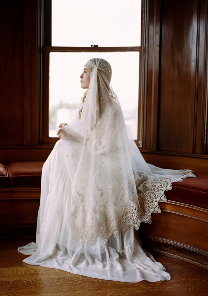 Feminine, Romantic and Elegant Wedding Veils With Enchanting Bridal Underpinnings