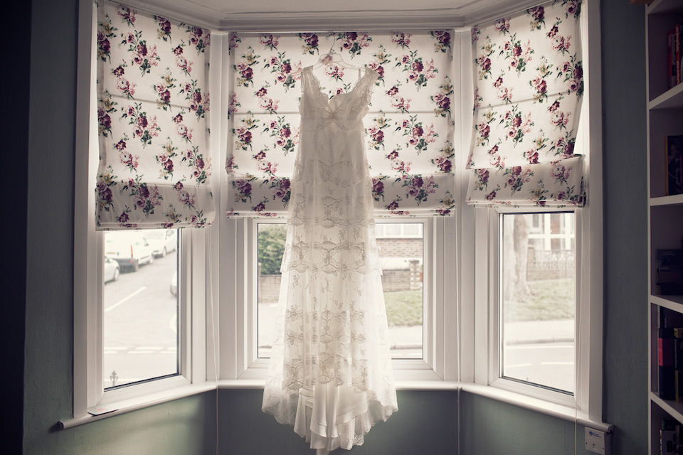 Edwardian-Style Cymbeline Lace and Polkadots for a Relaxed London Pub Wedding 10 wpid287312 lovely london pub wedding harriet gill weddings vintage photography 1