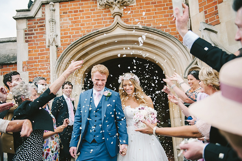 naomi neoh wedding dress, riverside weddingi, london wedding, summer wedding, ellie gillard photography