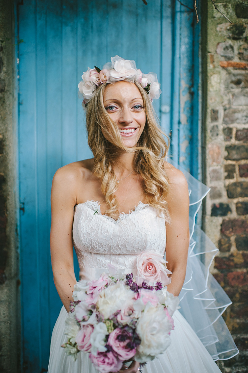 naomi neoh wedding dress, riverside weddingi, london wedding, summer wedding, ellie gillard photography