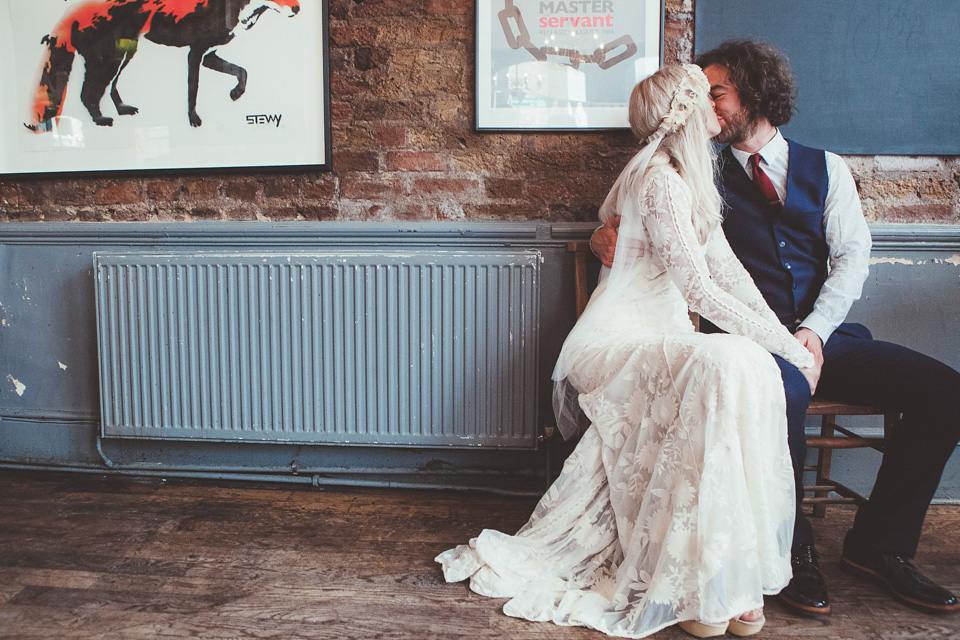 rue de seine, 70s wedding, boho bride, bohemian wedding, london pub wedding, philippa james photography, minna veil