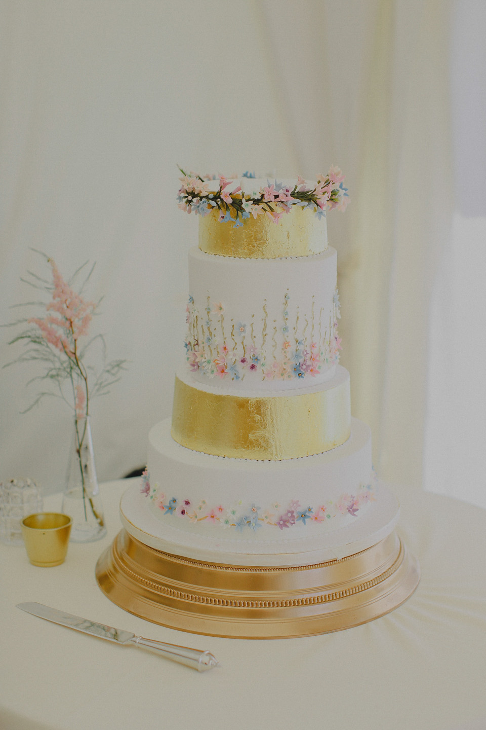 Bride Claire married her beau Olly at Porthilly Farm, Daymer Bay in Rock, Cornwall. Photography by Jess Petrie. jess petrie photography, cornwall wedding, padstow wedding, pale blue wedding, gold wedding, beach wedding, seaside wedding