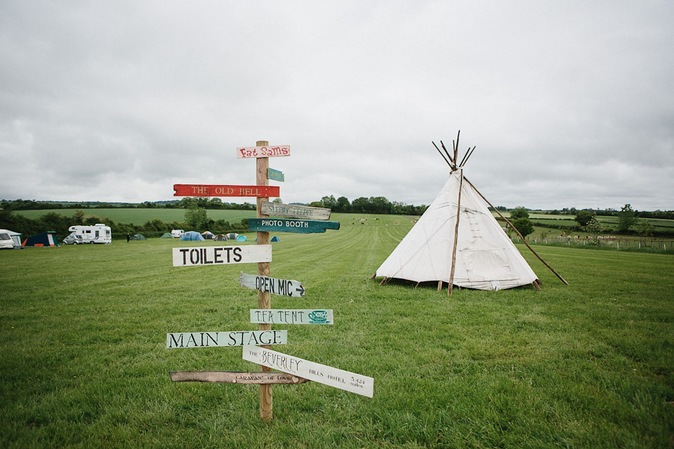 peach and jo, farm wedding, festival wedding