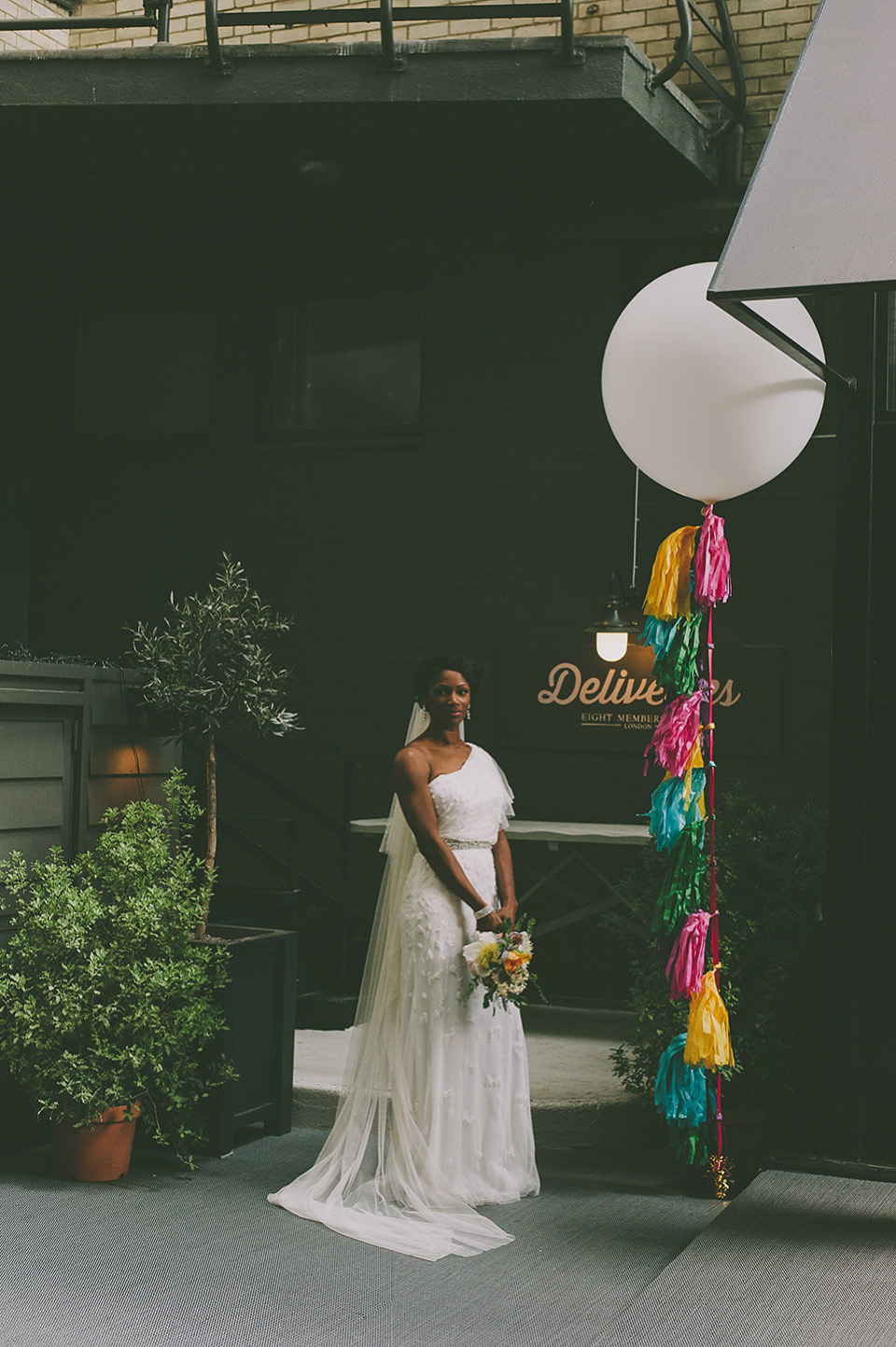 eliza jane howell, modern london wedding, city chic, nabeels camera, eight members club weddings