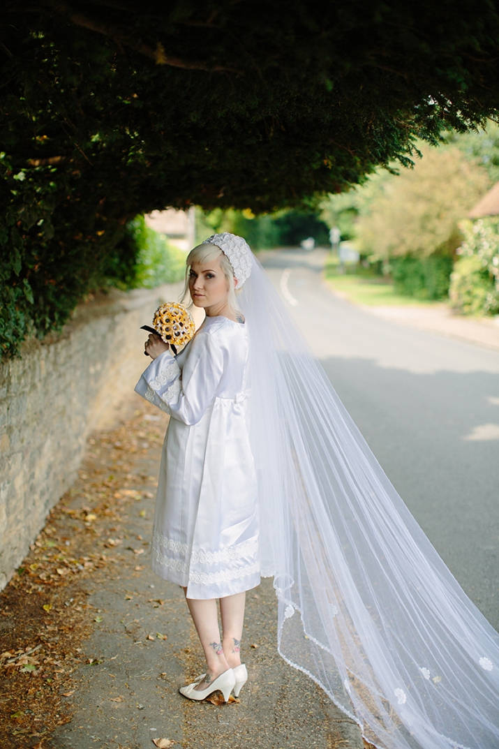 Vintage 1960s wedding dresses-24