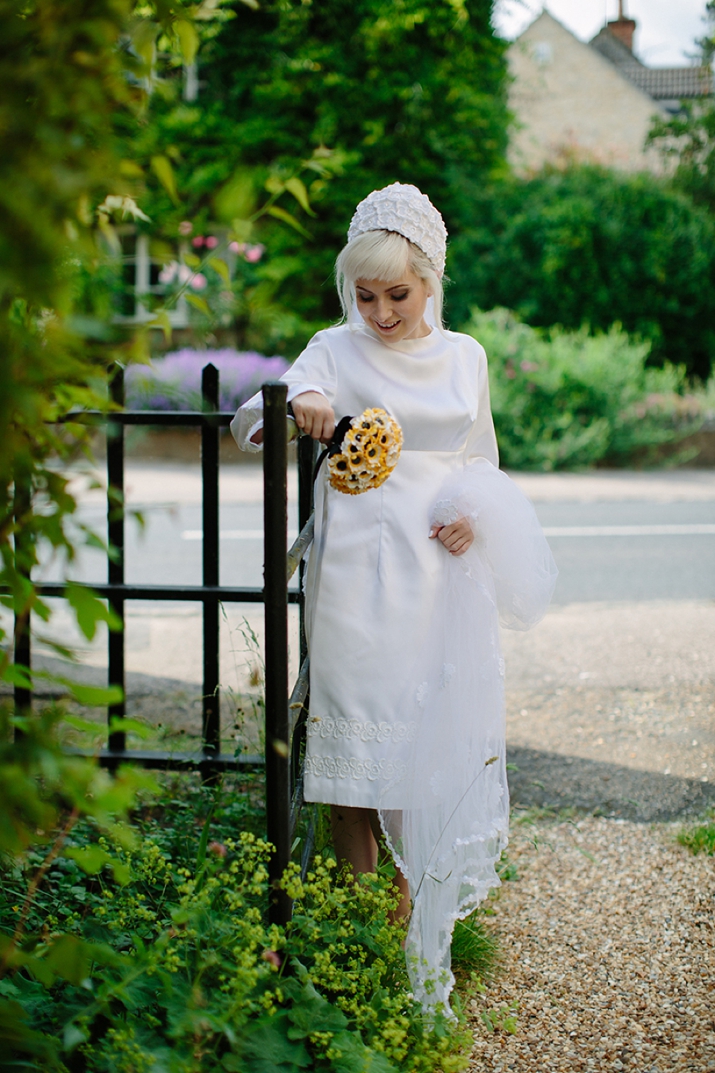 Vintage 1960s wedding dresses-30