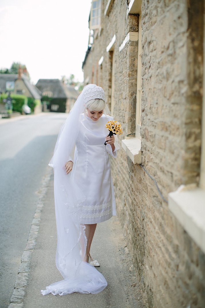 Vintage 1960s wedding dresses-36