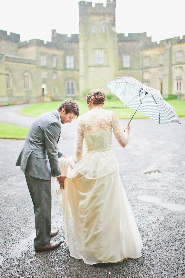 rainy day wedding, 1980s vintage wedding dress, castle weddings, sarah jane ethan photography