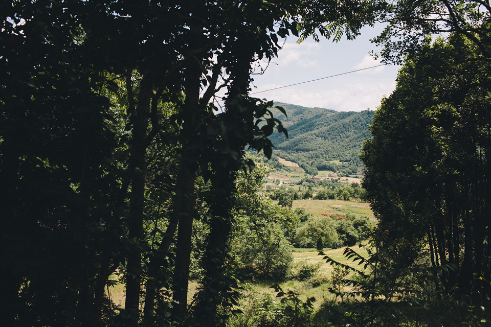 A black tie wedding in Italy with a rustic Italian vibe - photography by Laura McCluskey. black tie wedding, italian wedding, rustic italian wedding, destination wedding, laura mccluskey photography, lm photography
