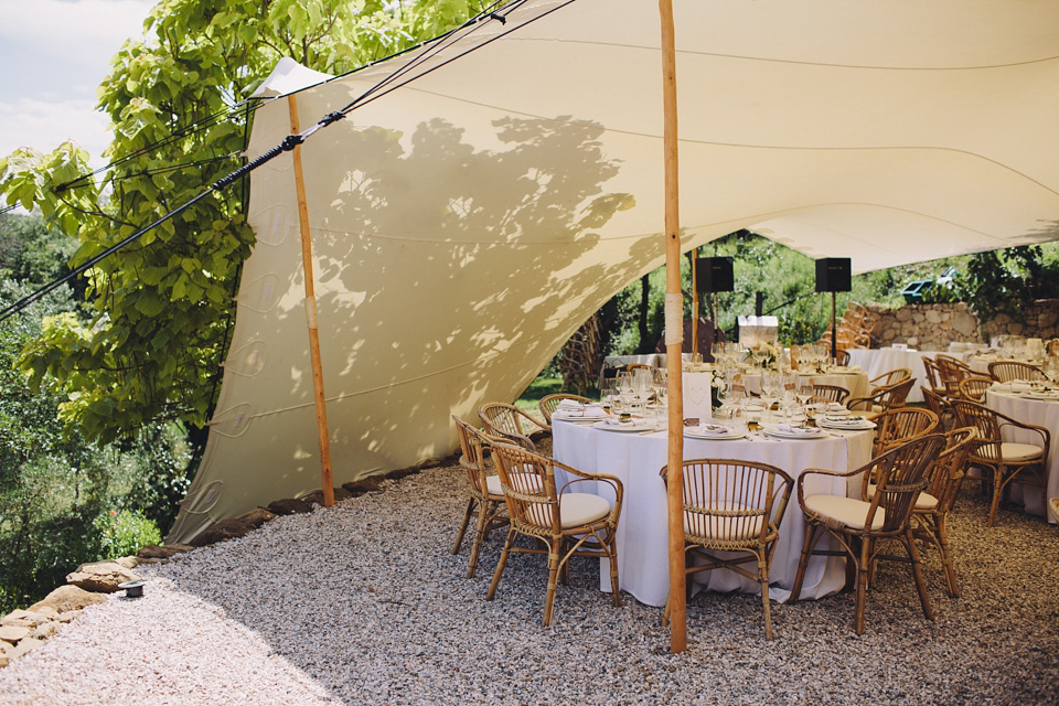 A black tie wedding in Italy with a rustic Italian vibe - photography by Laura McCluskey. black tie wedding, italian wedding, rustic italian wedding, destination wedding, laura mccluskey photography, lm photography