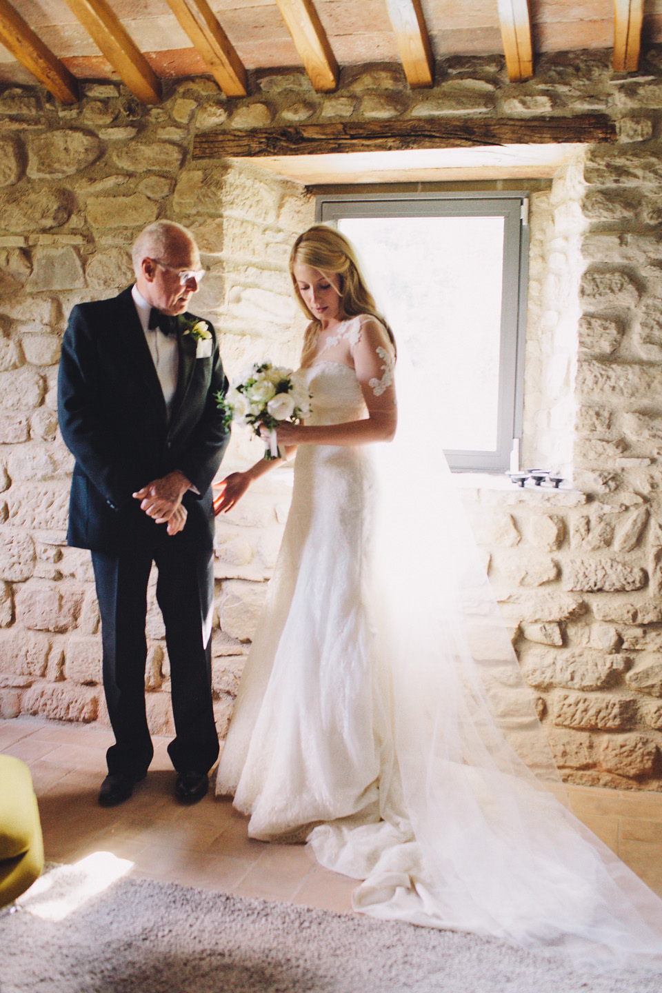 A black tie wedding in Italy with a rustic Italian vibe - photography by Laura McCluskey. black tie wedding, italian wedding, rustic italian wedding, destination wedding, laura mccluskey photography, lm photography