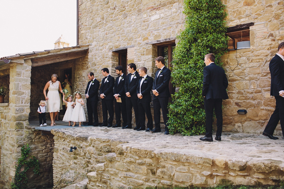 A black tie wedding in Italy with a rustic Italian vibe - photography by Laura McCluskey. black tie wedding, italian wedding, rustic italian wedding, destination wedding, laura mccluskey photography, lm photography