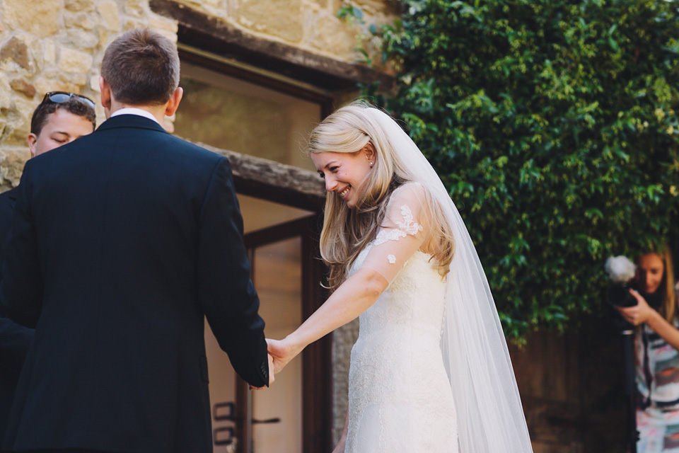 A black tie wedding in Italy with a rustic Italian vibe - photography by Laura McCluskey. black tie wedding, italian wedding, rustic italian wedding, destination wedding, laura mccluskey photography, lm photography