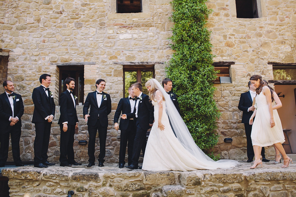 A black tie wedding in Italy with a rustic Italian vibe - photography by Laura McCluskey. black tie wedding, italian wedding, rustic italian wedding, destination wedding, laura mccluskey photography, lm photography