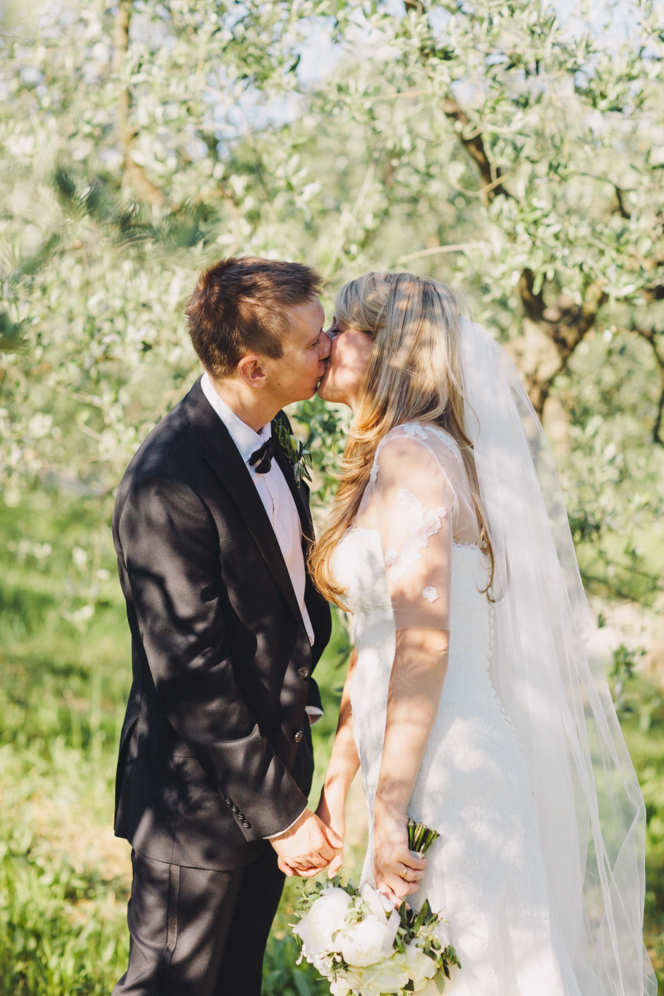 A black tie wedding in Italy with a rustic Italian vibe - photography by Laura McCluskey. black tie wedding, italian wedding, rustic italian wedding, destination wedding, laura mccluskey photography, lm photography