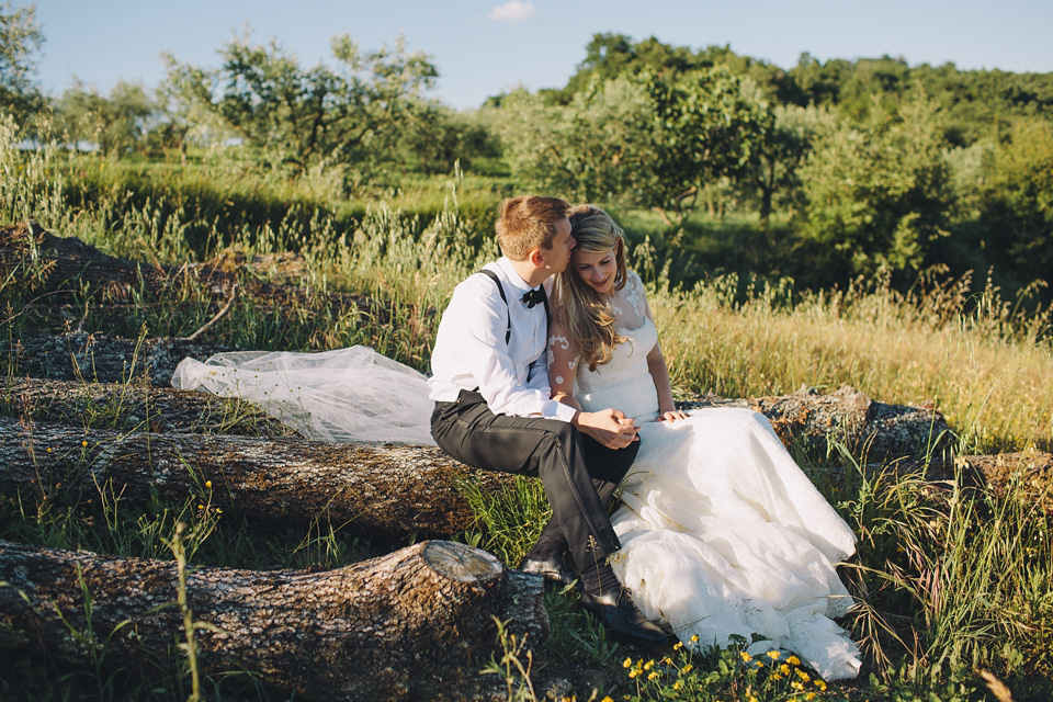 A black tie wedding in Italy with a rustic Italian vibe - photography by Laura McCluskey. black tie wedding, italian wedding, rustic italian wedding, destination wedding, laura mccluskey photography, lm photography
