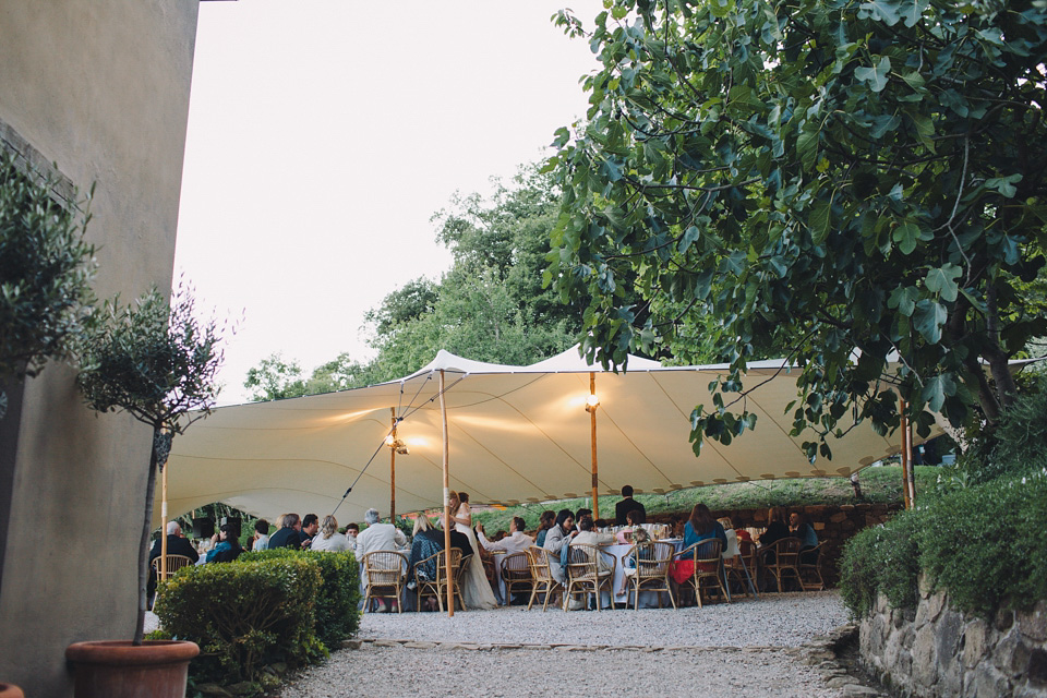 A black tie wedding in Italy with a rustic Italian vibe - photography by Laura McCluskey. black tie wedding, italian wedding, rustic italian wedding, destination wedding, laura mccluskey photography, lm photography