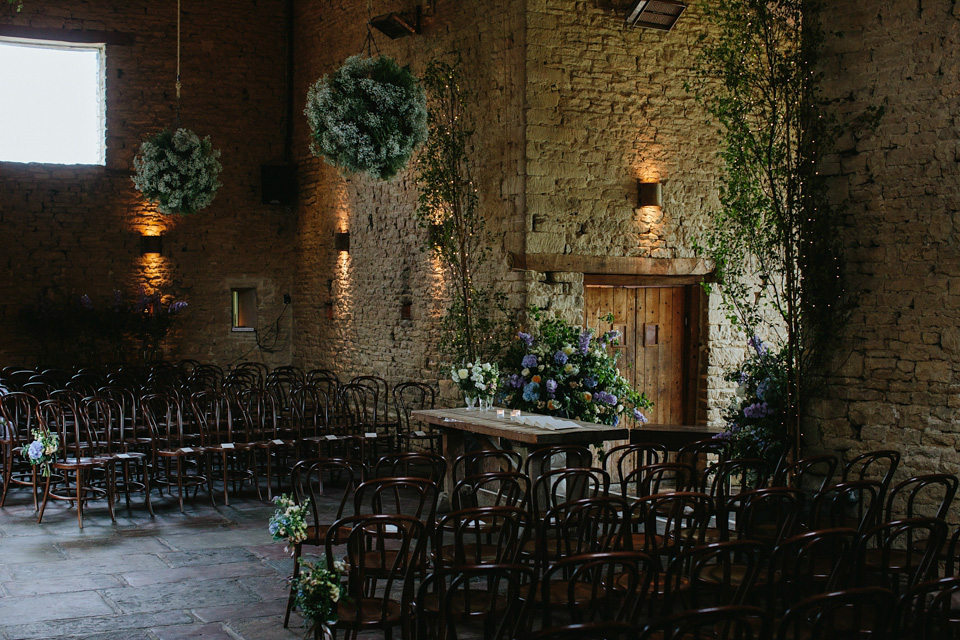 azalea jenny packham, cripps barn, cotswolds wedding venues, craig and kate photography, kelly spence, juliet cap veil, vintage veil