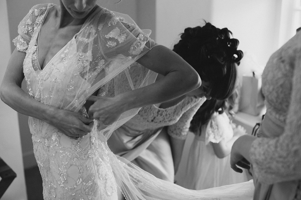 azalea jenny packham, cripps barn, cotswolds wedding venues, craig and kate photography, kelly spence, juliet cap veil, vintage veil