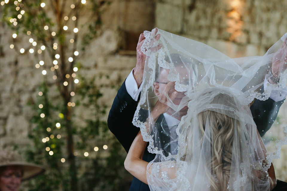 azalea jenny packham, cripps barn, cotswolds wedding venues, craig and kate photography, kelly spence, juliet cap veil, vintage veil