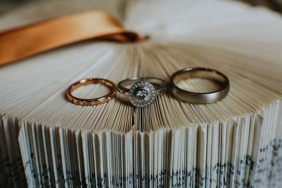 azalea jenny packham, cripps barn, cotswolds wedding venues, craig and kate photography, kelly spence, juliet cap veil, vintage veil