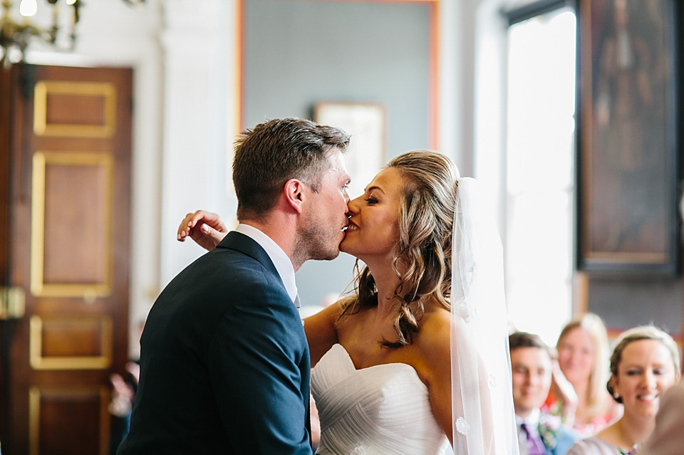 A bride wearing a David's Bridal gown and veil for her laid back and elegant wedding in Rye. Photography by Richard Ware. davids bridal, rye weddings, richard ware photography