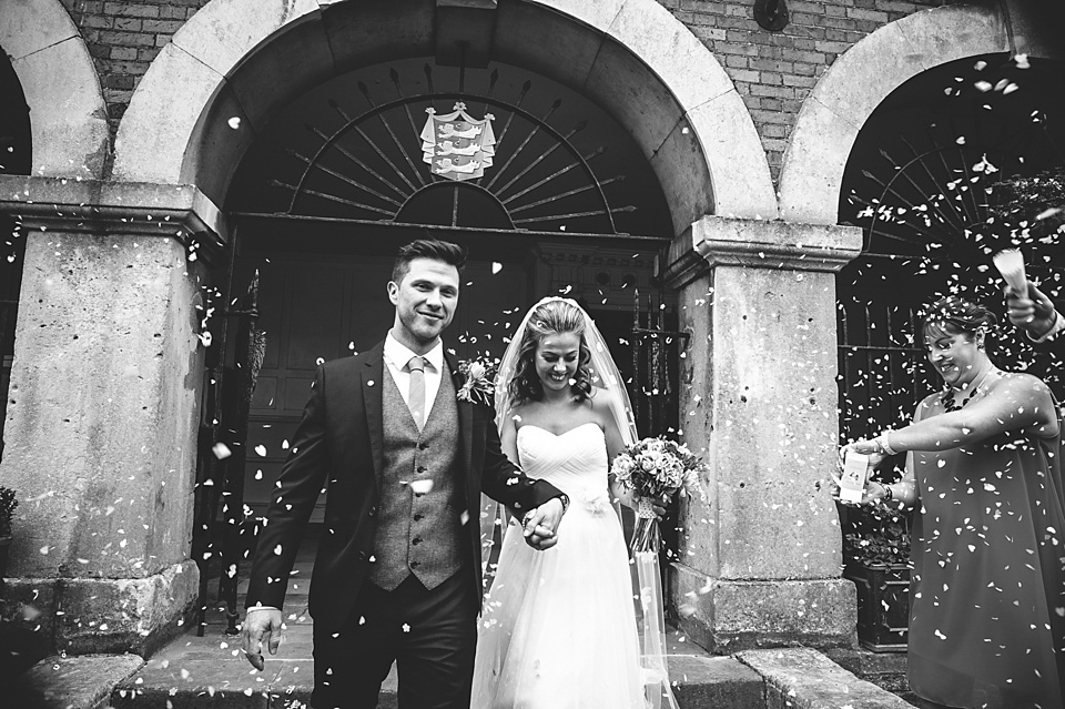 A bride wearing a David's Bridal gown and veil for her laid back and elegant wedding in Rye. Photography by Richard Ware. davids bridal, rye weddings, richard ware photography