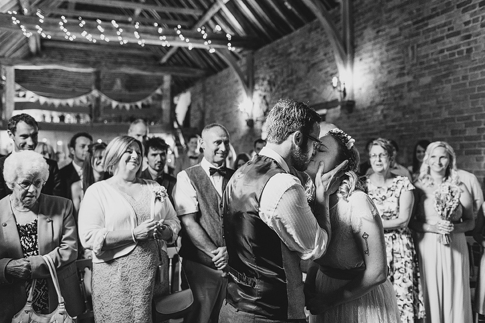 oxfordshire weddings, farm wedding, barn wedding, rustic wedding, luke hayden photography