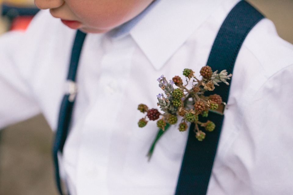 A bride wearing fresh flowers in her hair for her colourful English country garden wedding. Dress by Eponine London and photography by Rosie Anderson. eponine london, colourful wedding, english country garden wedding, rosemary anderson photography, flowers in her hair