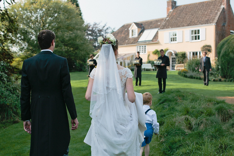 A bride wearing fresh flowers in her hair for her colourful English country garden wedding. Dress by Eponine London and photography by Rosie Anderson. eponine london, colourful wedding, english country garden wedding, rosemary anderson photography, flowers in her hair