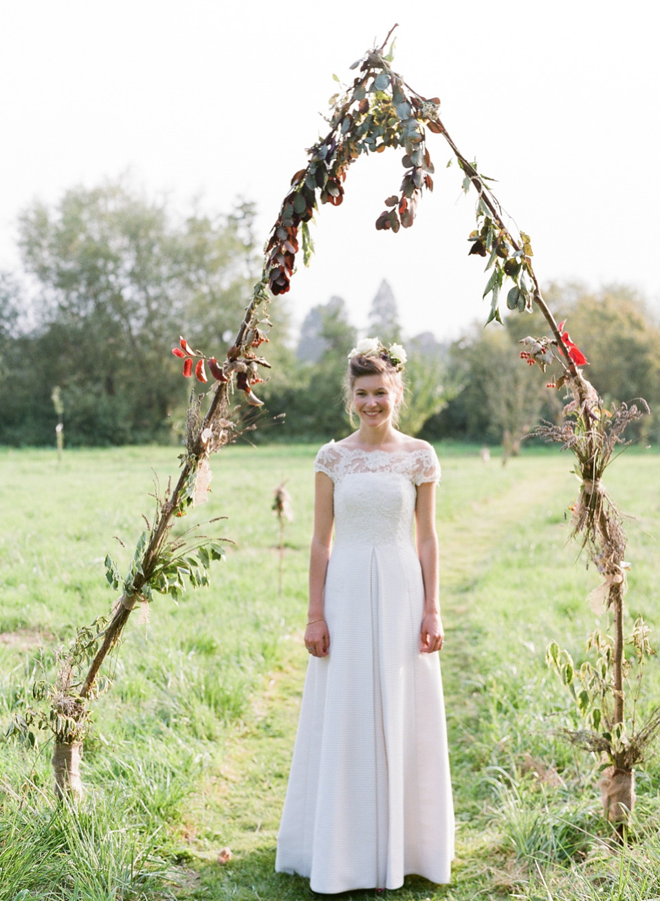 A bride wearing fresh flowers in her hair for her colourful English country garden wedding. Dress by Eponine London and photography by Rosie Anderson. eponine london, colourful wedding, english country garden wedding, rosemary anderson photography, flowers in her hair