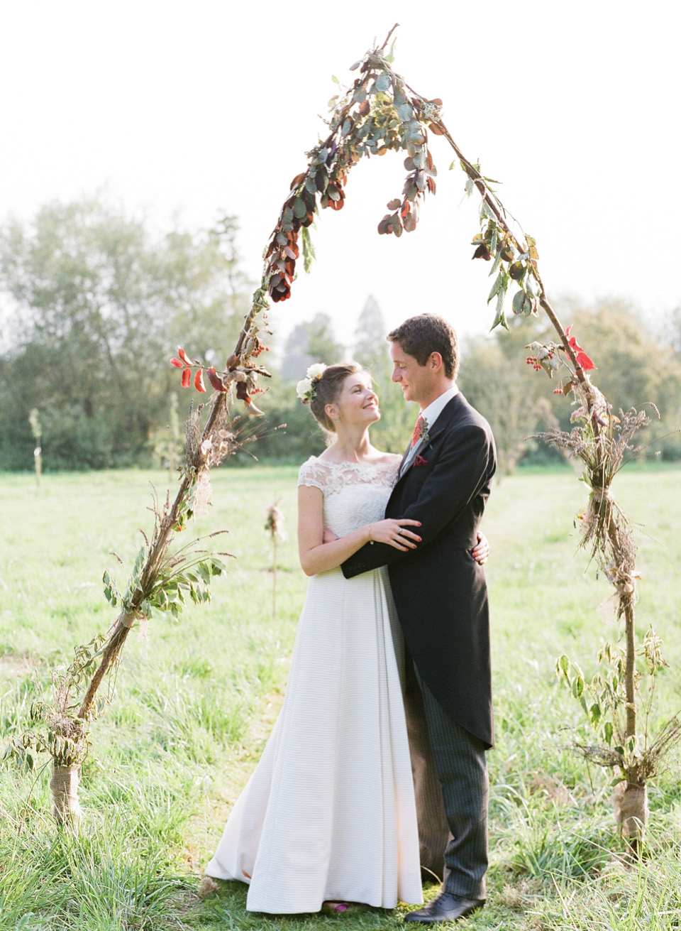 A bride wearing fresh flowers in her hair for her colourful English country garden wedding. Dress by Eponine London and photography by Rosie Anderson. eponine london, colourful wedding, english country garden wedding, rosemary anderson photography, flowers in her hair