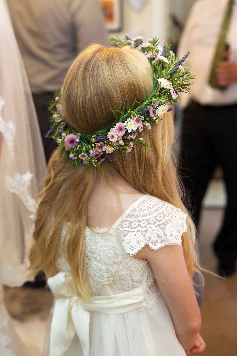 A beautiful wedding held at the Royal Botanic Garden in Edinburgh, Scotland. The bride wears Benjamin Adams. Photography by Kimberley Brand. royal botanic garden edinburgh, benjamin adams, kimberley