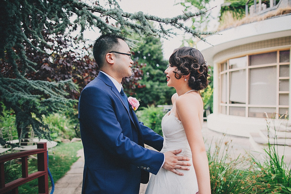 chinese bride, red wedding dress, kensington rooftop gardens, nicholas lau photography