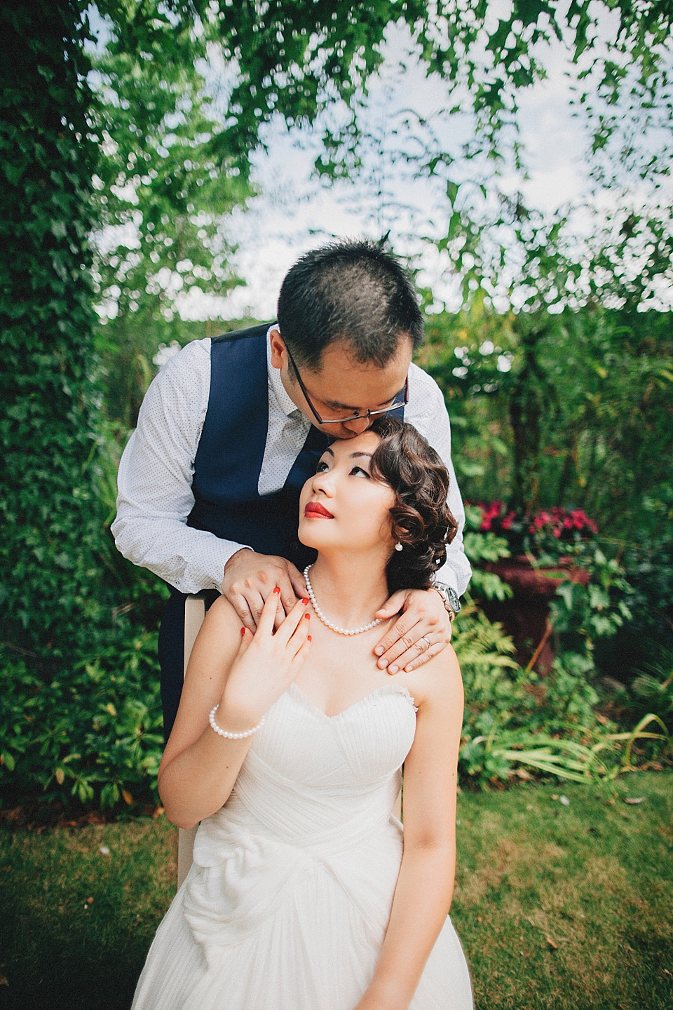 chinese bride, red wedding dress, kensington rooftop gardens, nicholas lau photography