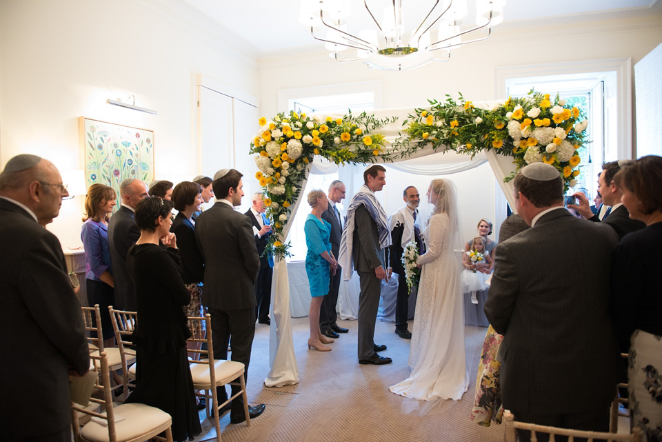 An original 1940s vintage wedding dress sourced from Elizabeth Avey of London, for this traditional Jewish wedding ceremony. Photography by Gee Sagoo. jewish wedding, elizabeth avey, vintage wedding dress, 1940s vintage