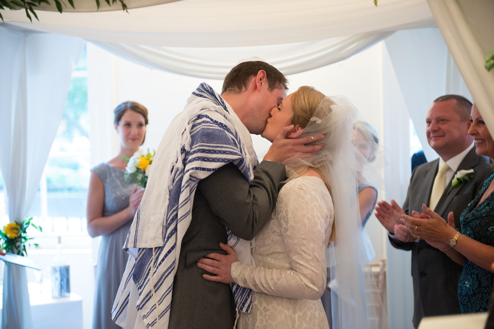 An original 1940s vintage wedding dress sourced from Elizabeth Avey of London, for this traditional Jewish wedding ceremony. Photography by Gee Sagoo. jewish wedding, elizabeth avey, vintage wedding dress, 1940s vintage