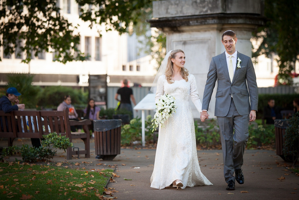 An original 1940s vintage wedding dress sourced from Elizabeth Avey of London, for this traditional Jewish wedding ceremony. Photography by Gee Sagoo. jewish wedding, elizabeth avey, vintage wedding dress, 1940s vintage