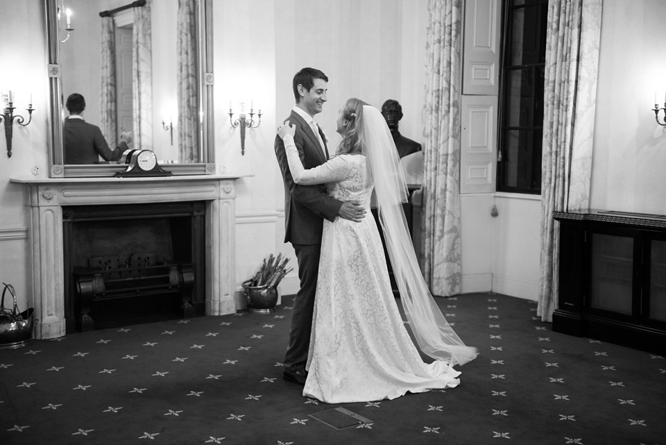 An original 1940s vintage wedding dress sourced from Elizabeth Avey of London, for this traditional Jewish wedding ceremony. Photography by Gee Sagoo. jewish wedding, elizabeth avey, vintage wedding dress, 1940s vintage