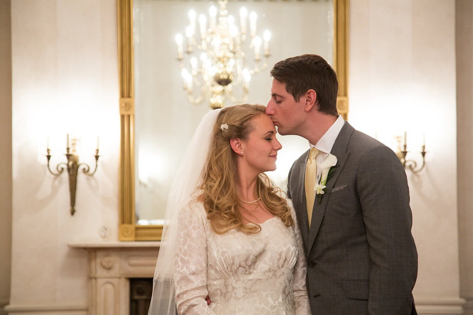 An original 1940s vintage wedding dress sourced from Elizabeth Avey of London, for this traditional Jewish wedding ceremony. Photography by Gee Sagoo. jewish wedding, elizabeth avey, vintage wedding dress, 1940s vintage