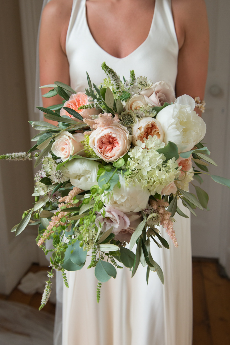 amanda wakeley wedding dress, julie tinton photography