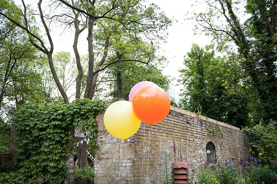 mia mia, isabella grace bridal boutique, giant wedding balloons, back garden wedding, fiona kelly photography