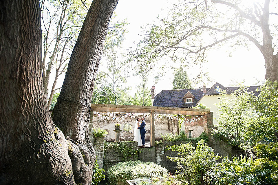 mia mia, isabella grace bridal boutique, giant wedding balloons, back garden wedding, fiona kelly photography