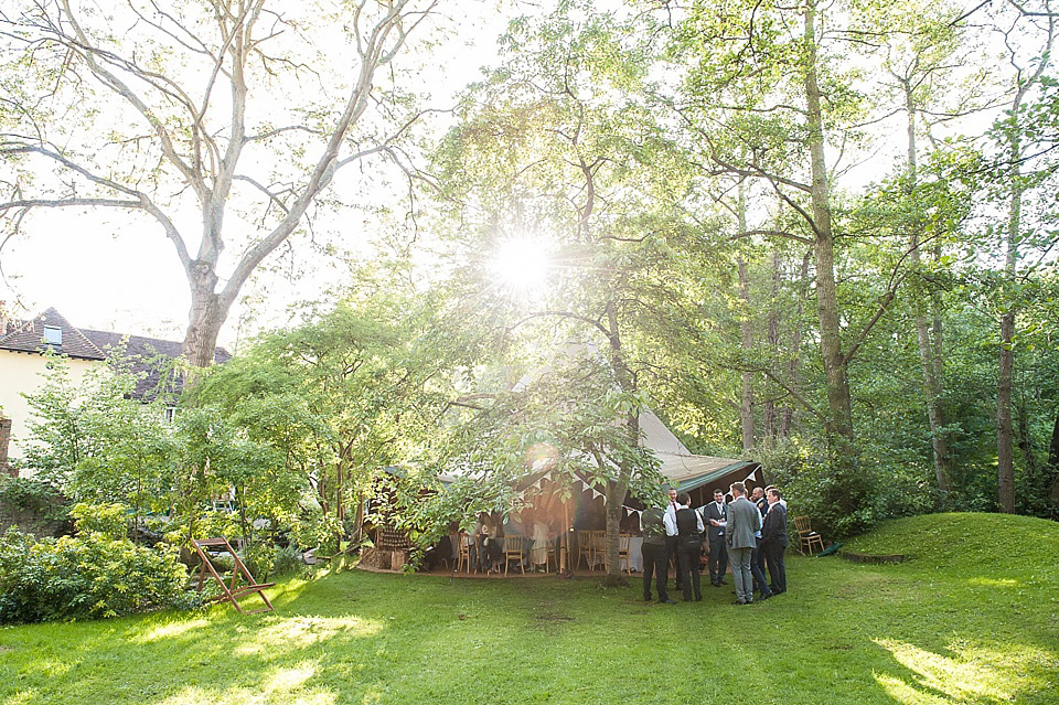 mia mia, isabella grace bridal boutique, giant wedding balloons, back garden wedding, fiona kelly photography