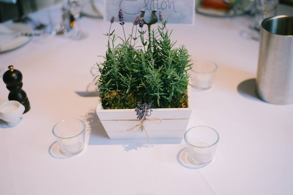 sarah willard, shustoke barns, warwickshire weddings, summer barn wedding