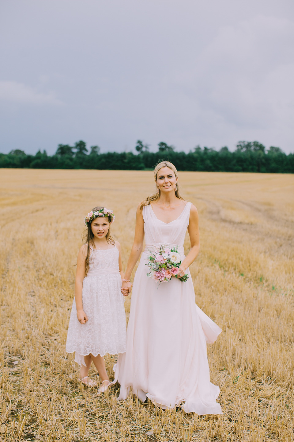 sarah willard, shustoke barns, warwickshire weddings, summer barn wedding